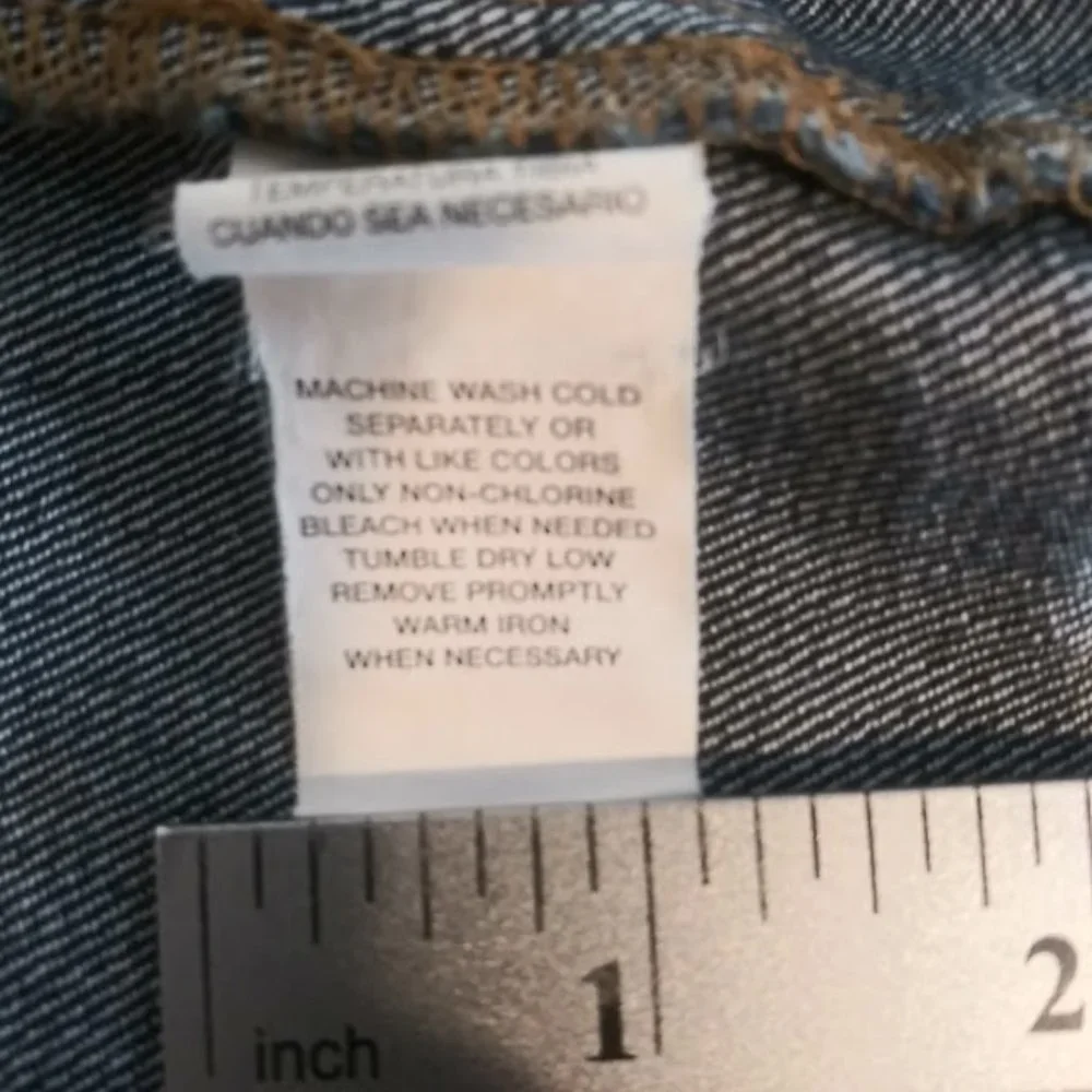 The Children's Place girls size 5/6 dark blue wash jean jacket